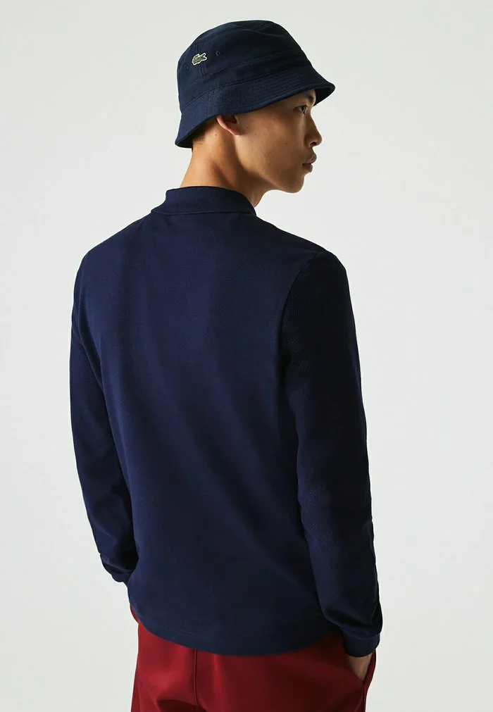 Lacoste Polo - Bleu Marine / Rouge / Bleu 2 Lacoste Polo - Bleu Marine / Rouge / Bleu – Image 2