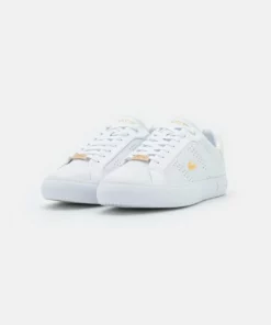 Lacoste POWERCOURT - Baskets Basses - White/gold 8 Lacoste POWERCOURT - Baskets Basses - White/gold -Lacoste Soldes Magasin b15a1c6be38342198c152aba006d0599