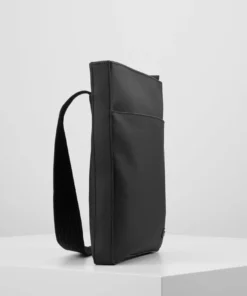 Lacoste FLAT CROSSOVER BAG - Sac Bandoulière - Black -Lacoste Soldes Magasin b2e7f85e82604f25ac99db6e1709036f