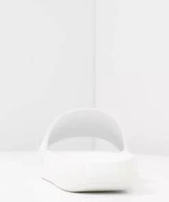 Lacoste CROCO SLIDE - Sandales De Bain - White -Lacoste Soldes Magasin bc768b91aa804dfe95b7c1fbff0c4af2