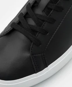 Lacoste POWERCOURT 0721 - Baskets Basses - Black/white -Lacoste Soldes Magasin bdea8eb89e984f6393003b9220cc683c