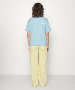 Lacoste EXCLUSIVE - T-shirt Imprimé - Light Blue 8 Lacoste EXCLUSIVE - T-shirt Imprimé - Light Blue -Lacoste Soldes Magasin bf29ec0560a242f99c9defef51569e18