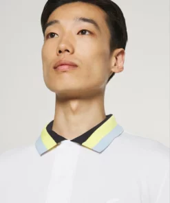 Lacoste Polo - Blanc/abimes/daphne/calanque 9 Lacoste Polo - Blanc/abimes/daphne/calanque -Lacoste Soldes Magasin c0410cfe54564d11b1912b99029b152e