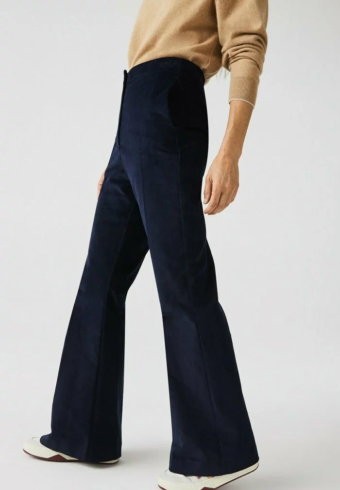 Lacoste DAMES - Pantalon Classique - Bleu Marine 3 Lacoste DAMES - Pantalon Classique - Bleu Marine – Image 3