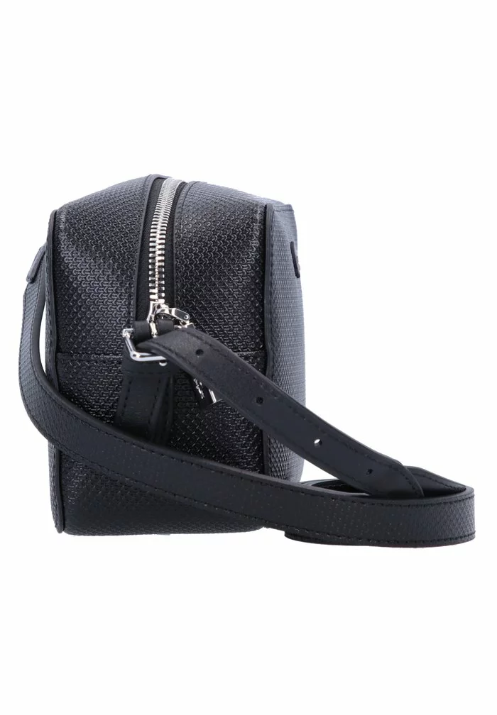 Lacoste CHANTACO CLASSICS - Sac Bandoulière - Noir 4 Lacoste CHANTACO CLASSICS - Sac Bandoulière - Noir – Image 4