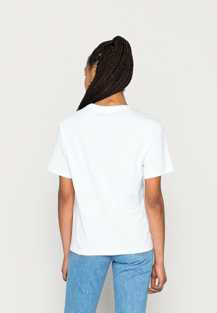 Lacoste EXCLUSIVE - T-shirt Basique - White 3 Lacoste EXCLUSIVE - T-shirt Basique - White – Image 3