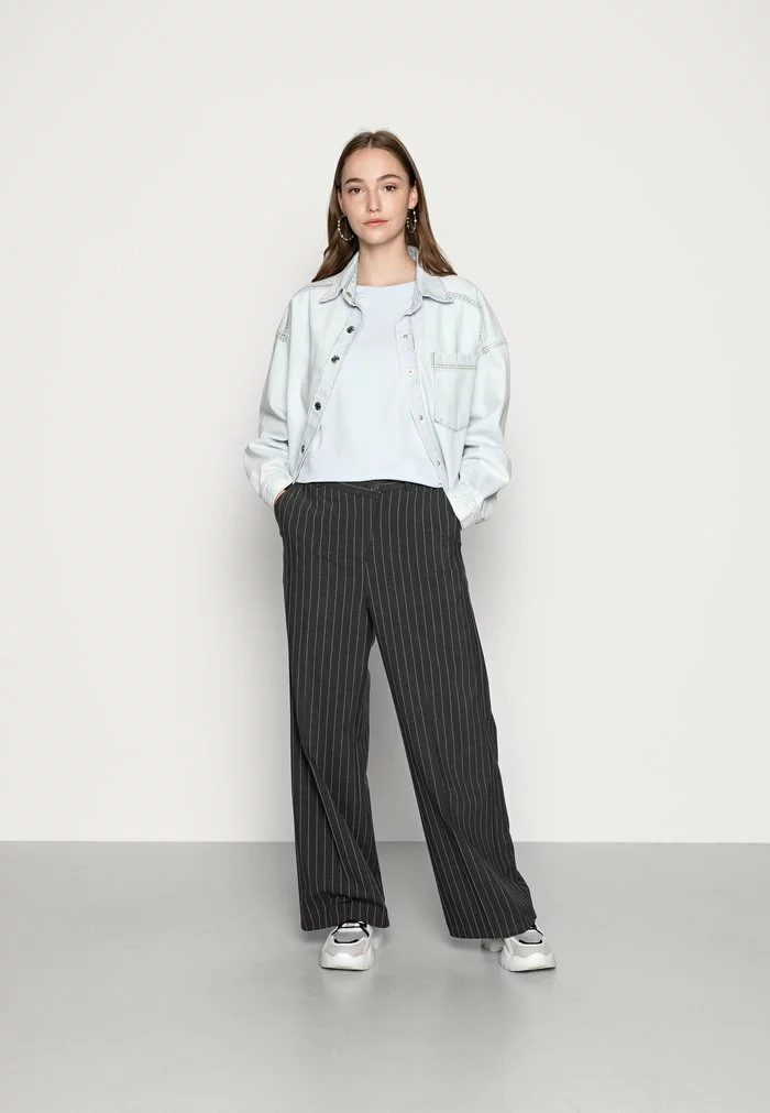 Lacoste T-shirt Basique - Phoenix Blue 2 Lacoste T-shirt Basique - Phoenix Blue – Image 2