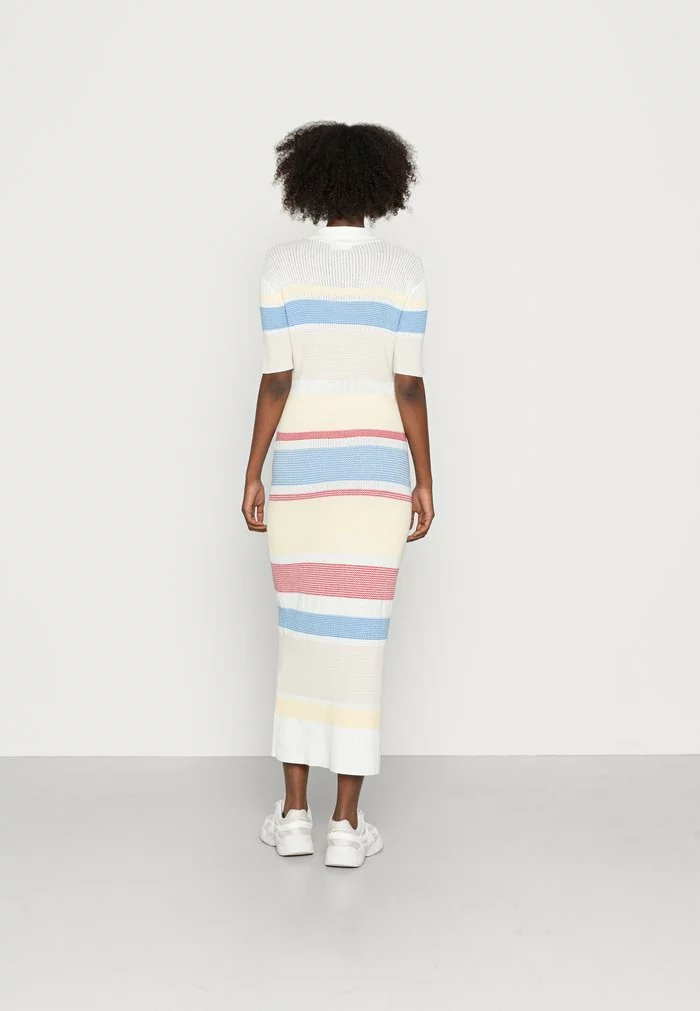 Lacoste Robe Pull - Flour/multicolored 3 Lacoste Robe Pull - Flour/multicolored – Image 3