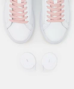 Lacoste POWERCOURT EXCLUSIVE - Baskets Basses - White/light Blue -Lacoste Soldes Magasin d85a9dfabde94679b6246db760a15697