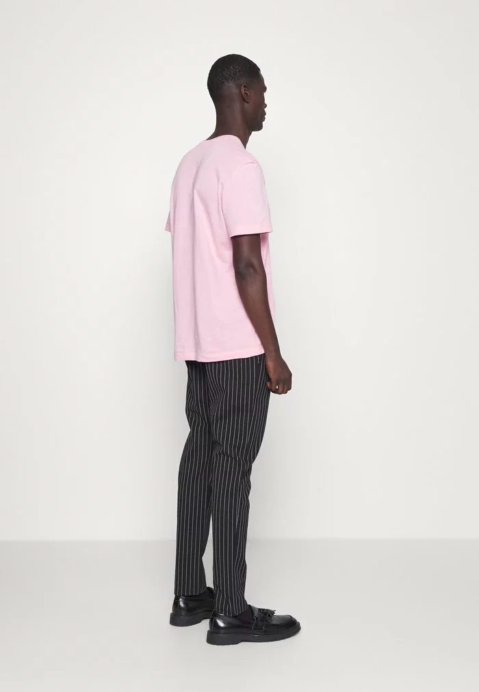 Lacoste T-shirt Basique - Lotus 3 Lacoste T-shirt Basique - Lotus – Image 3