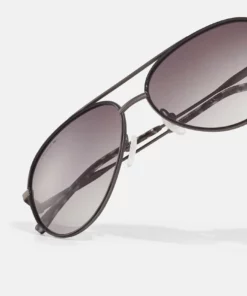 Lacoste Lunettes De Soleil - Matte Dark Grey -Lacoste Soldes Magasin d9e830df1e734988a8c753eaddfb7720