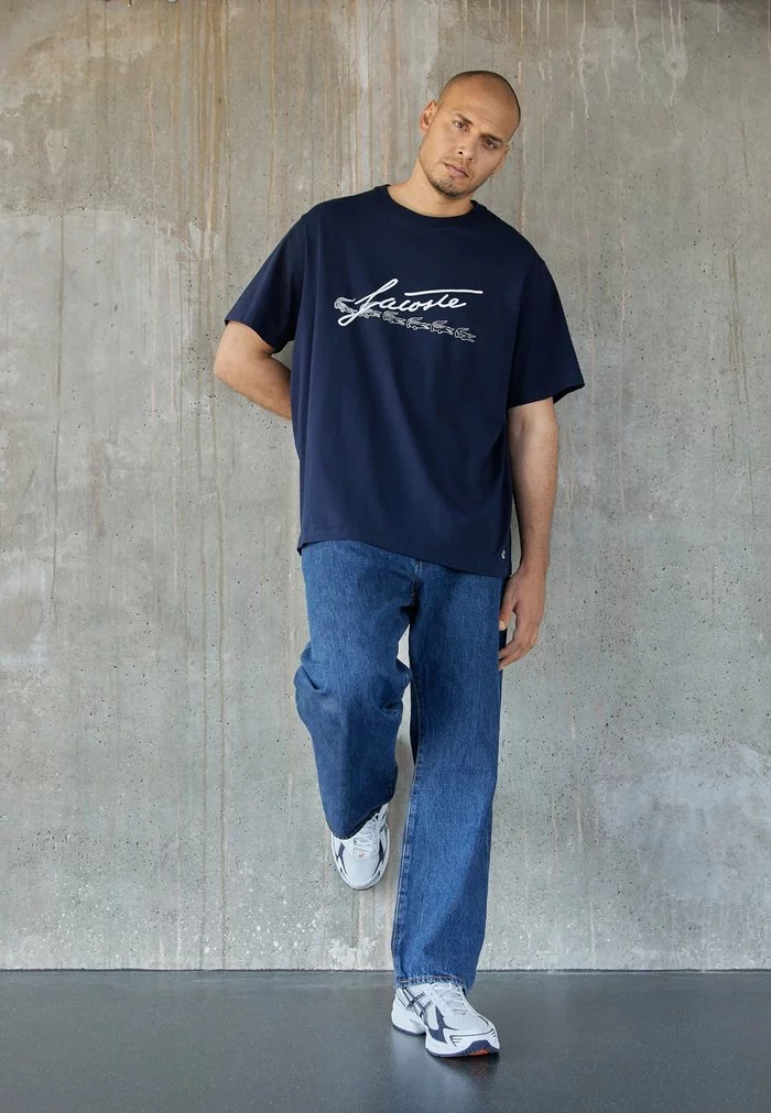 Lacoste PLUS - T-shirt Imprimé - Navy Blue 1 Lacoste PLUS - T-shirt Imprimé - Navy Blue