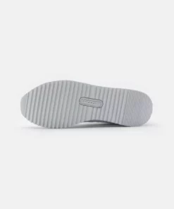 Lacoste PARTNER PISTE - Baskets Basses - White 10 Lacoste PARTNER PISTE - Baskets Basses - White -Lacoste Soldes Magasin e3f68a5876ae4f98a4608f056cf68107