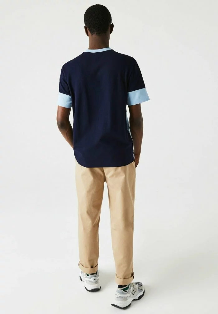 Lacoste T-shirt Imprimé - Bleu Marine / Bleu Clair 2 Lacoste T-shirt Imprimé - Bleu Marine / Bleu Clair – Image 2