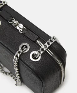 Lacoste NF3391NL - Sac Bandoulière - Black -Lacoste Soldes Magasin ee5b1c1f26fa44bebc5ca3343fffb559