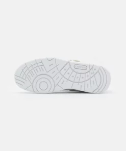 Lacoste THRILL - Baskets Basses - White 10 Lacoste THRILL - Baskets Basses - White -Lacoste Soldes Magasin eff65360489e4f9497ff13e7e4ab36b6