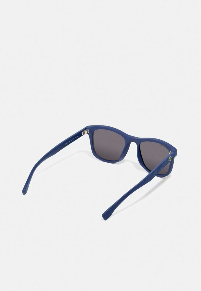 Lacoste UNISEX - Lunettes De Soleil - Matte Dark Blue 2 Lacoste UNISEX - Lunettes De Soleil - Matte Dark Blue – Image 2