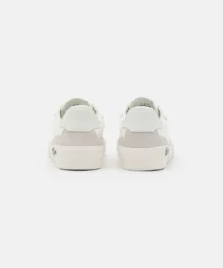 Lacoste Baskets Basses - White 9 Lacoste Baskets Basses - White -Lacoste Soldes Magasin f7c501faa77c46c985cc77b181f68484