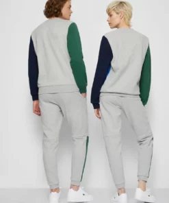 Lacoste UNISEX - Pantalon De Survêtement - Silver Chine/blue Royal/green 8 Lacoste UNISEX - Pantalon De Survêtement - Silver Chine/blue Royal/green -Lacoste Soldes Magasin f87ee6ae5ca04404859dbbe8c81aeafb