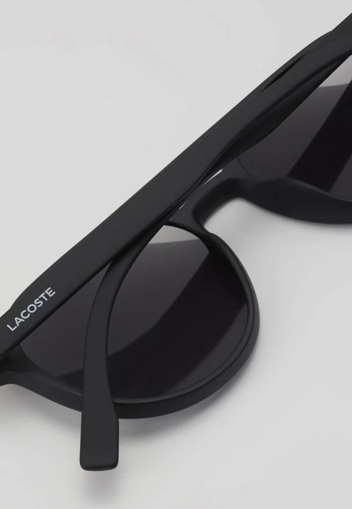 Lacoste Lunettes De Soleil - Black 3 Lacoste Lunettes De Soleil - Black – Image 3